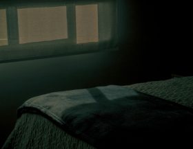 Bed-donker_unsplash