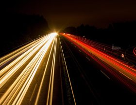 Snelweg-nacht_pixabay